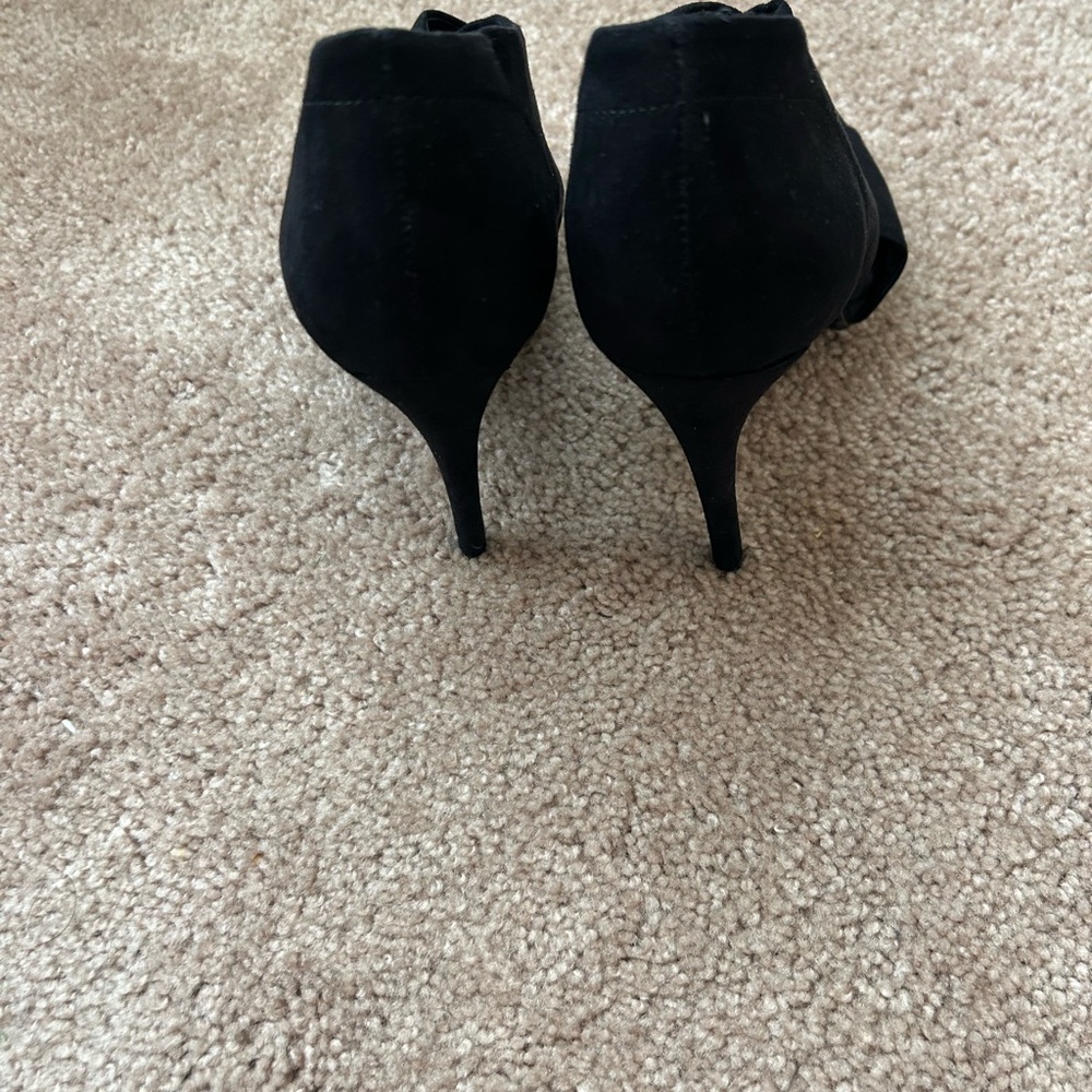 Chic Black Open-Toe Heels - Picture 4 of 5